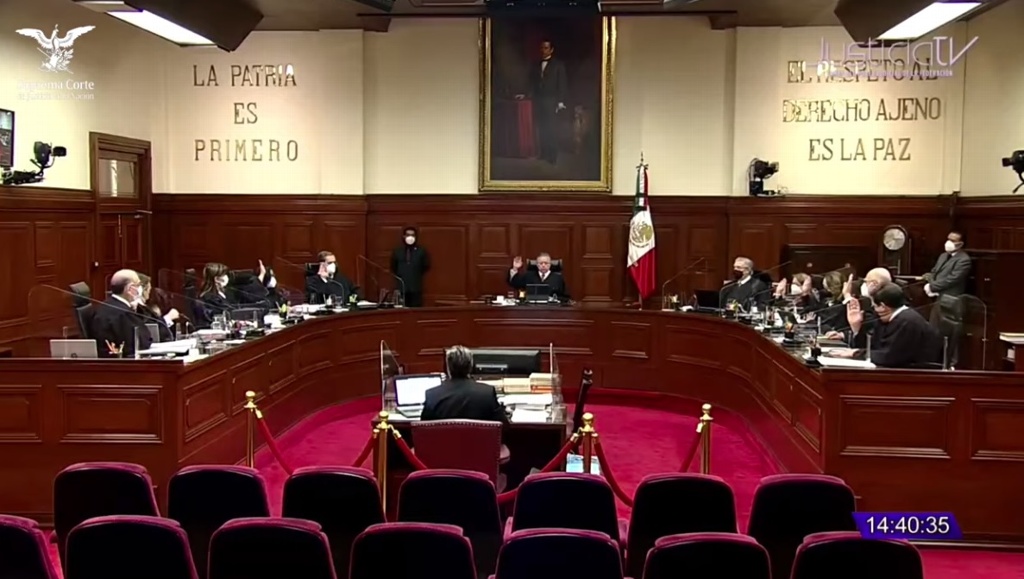 MauroArturo's tweet image. El Fiscal General Gert Manero, una controversial orden de aprehensión, el debate en la Suprema Corte y cómo la libertad de una persona puede depender de la interpretación de una puntual figura procesal: la revisión adhesiva.

Abro hilo jurídico de amparo.