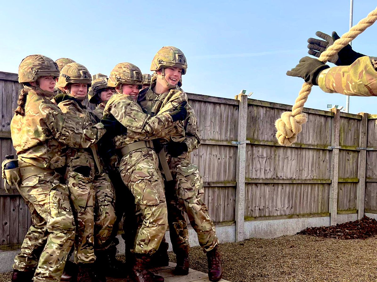 CO_AFC's tweet photo. Week 3 for Cambrai Company and the sun is shining ☀️ . Already, strong teams are forming and leaders are emerging. #teamwork is everything. 🇬🇧 🪖 💂🏾‍♀️ 💪🏼 https://t.co/Li2fh8TqFC