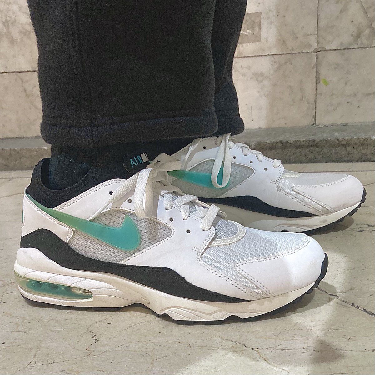 RIKUYAGI1's tweet photo. 俺の持ってるスニーカーの中で最も劣化が早い
#airmax93 https://t.co/LWN0OzZdan