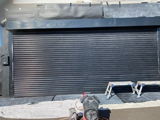 It's always great working with local businesses!!

ADR Decorators, Walsall, have used our QAD paint on their latest project!!

Look how good these before and afters pictures are!!

#industrialpaint #paint #mim #transformation #transformationtuesday #shutters #localbusiness