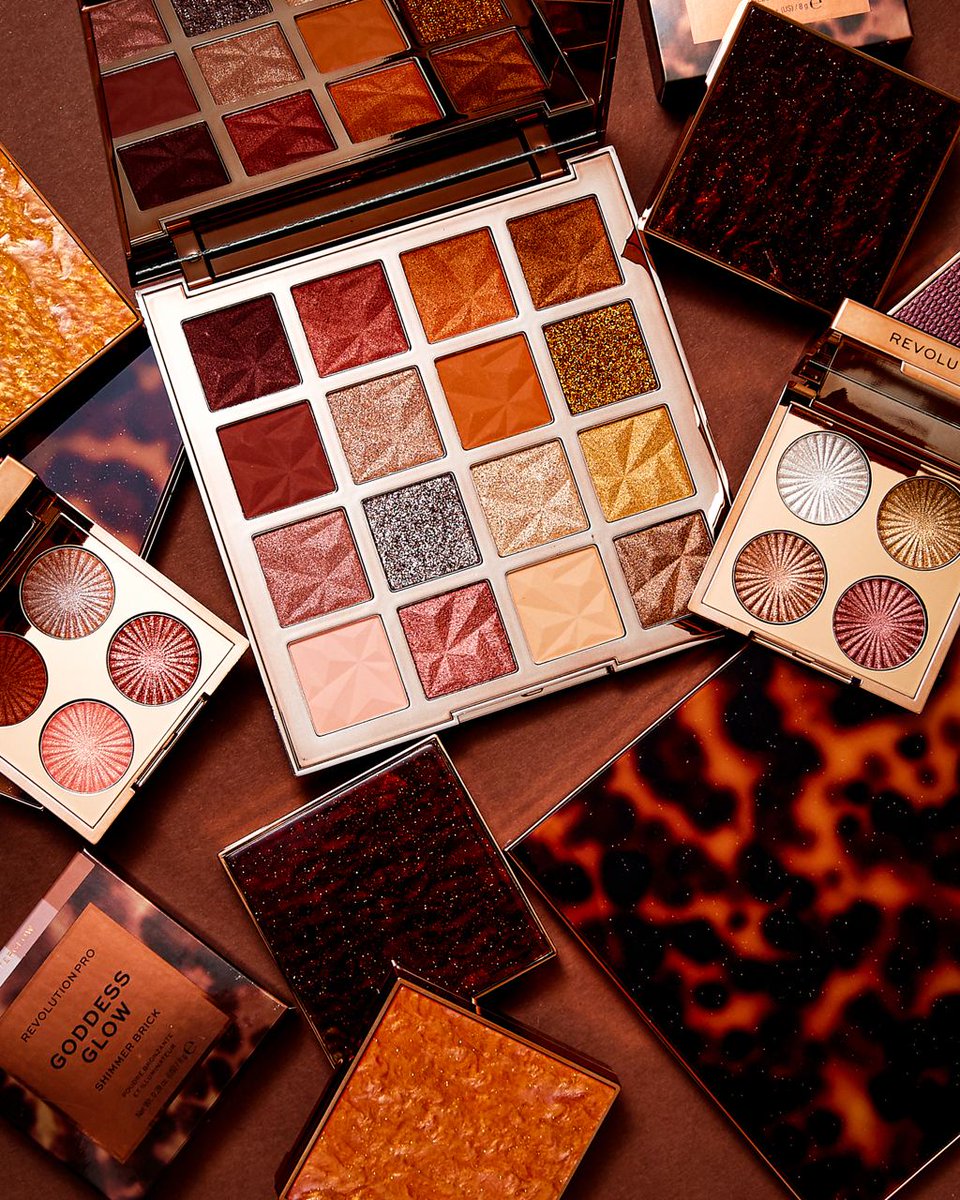 MakeupRevItalia's tweet photo. Anche voi siete innamorati della nostra collezione GODDESS GLOW? 🌟✨ Sono i prodotti perfetti se ami creare trucchi glow e super luminosi! 
Qual è il tuo prodotto preferito? Scrivicelo nei commenti👇👇 
https://t.co/manmmtS6lH https://t.co/IX8Vg1Fhw6
