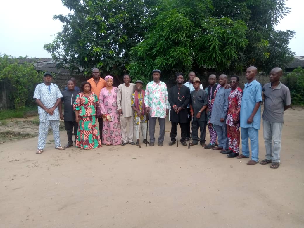 StateNoa's tweet photo. NOA Eleme at chief Olukakoida's palace Agboncha Eleme LGA on CVR Sensitization. Date: 21/03/2022 https://t.co/fc9POkbBvO