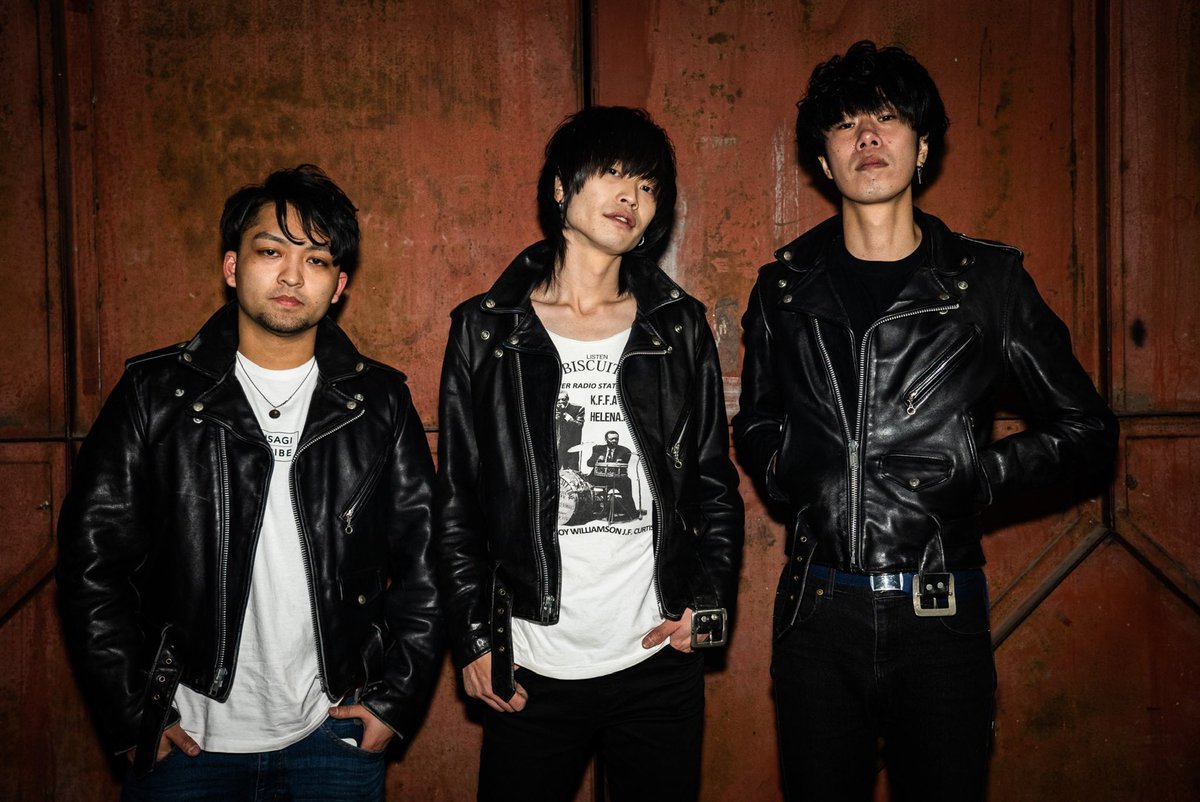USAGITRIBE's tweet photo. 【お知らせ】
うさぎTRIBEはベーシスト不在により
この度"活動休止"致します。
但し、ライブ活動休止です。

バンドは存続致しますのでこれからも仲良くしてやってください🐰

活動休止に伴い「ベーシスト募集」致します。興味ある方はお気軽に連絡ください🎸
＃ベーシストと繋がりたい 
＃ベース募集 https://t.co/ENQ5lBSkzc