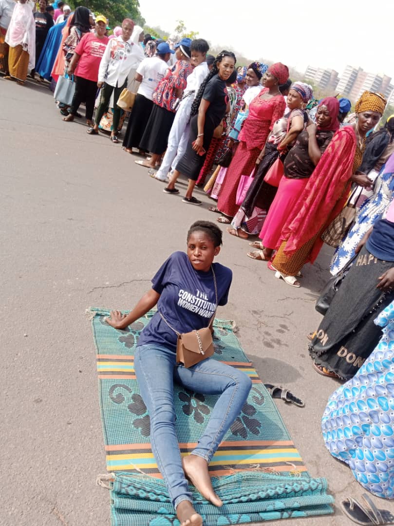 Day 10 and we are not tired.. Our voices MUST BE HEARD!

@nassnigeria 

#BreakTheConstitutionalBias
#NigerianWomenOccupyNass
#EqualRightforNGWomen #NigerianWomenOccupyNASS22