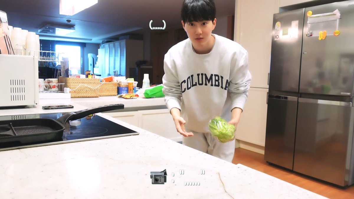 cottonee0522's tweet photo. 카메라와 대치.. https://t.co/ucFN3tRdb8