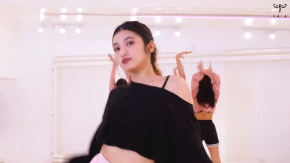 kaiahanan's tweet photo. when the photos are not clear but you're charice:

KAYAbyKAIA DancePractice MovingVer.
@KAIAOfficialPH #KAYADancePractice_MovingVer
#STANWORLD #KAIA https://t.co/NQfibYgdD7