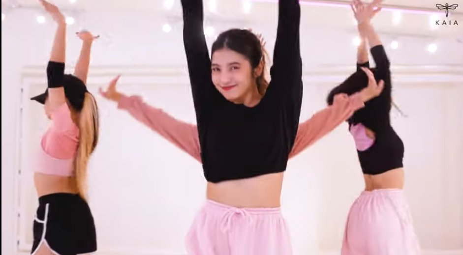 kaiahanan's tweet photo. when the photos are not clear but you're charice:

KAYAbyKAIA DancePractice MovingVer.
@KAIAOfficialPH #KAYADancePractice_MovingVer
#STANWORLD #KAIA https://t.co/NQfibYgdD7
