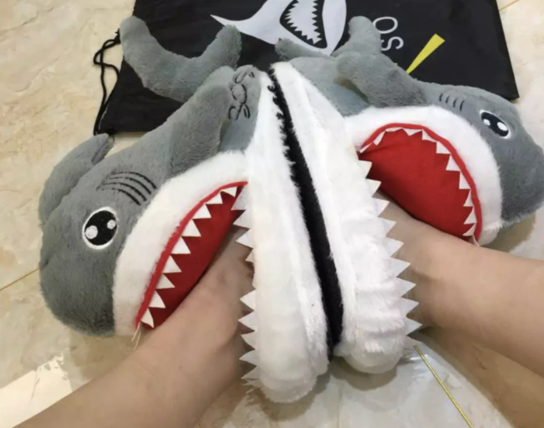 AliExpressRP's tweet photo. Twoja sympatia pojawia się z takimi kapciami, co robisz?
#AliExpress #AliExpressPolska #AliFinds https://t.co/DJbqM1u0Jt