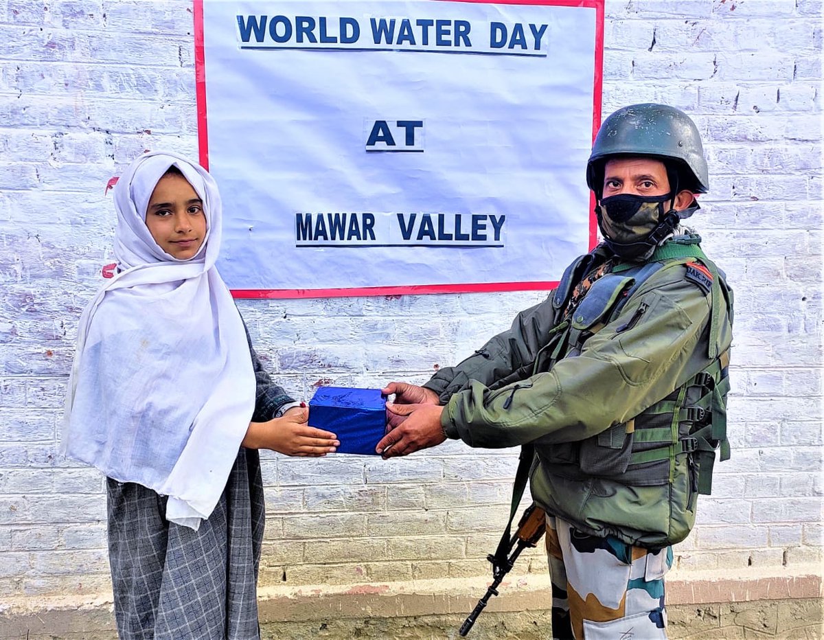 #WorldWaterDay2022 

Awareness drive on optimum utilisation of water was organised by #IndianArmyPeoplesArmy at #naugam in Mawar Valley 

#KashmirFiles #kashmirifiles #kashmir #waterday https://t.co/YqPl6zZfJ3