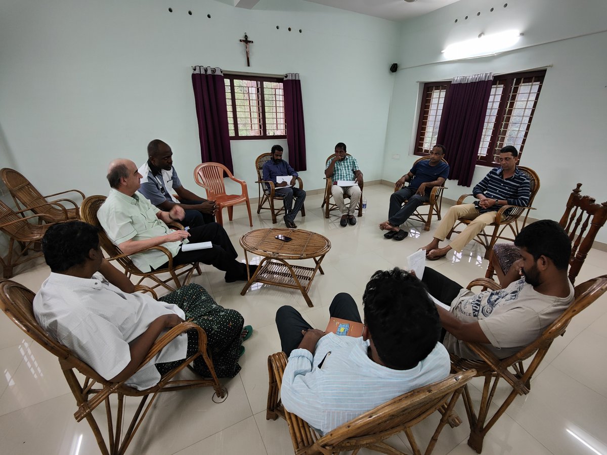 newScolopi's tweet photo. El P. General y el Asistente General por Asia están visitando todas las presencias escolapias de India en este mes de marzo.  https://t.co/3XtLXo5H4r https://t.co/m6cwKwv9BK