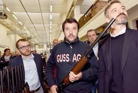 Sydwerehere's tweet photo. Salvini: “Quando si parla di armi non sono mai felice”
Giuro, lo ha detto
Agevolo un Salvini triste e a disagio https://t.co/JFAb7CONi4
