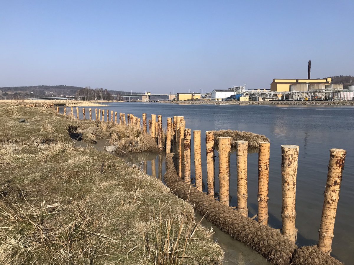 PerOBDanielsson's tweet photo. Perfekt dag för att mäta in våra naturanpassade erosionsskydd i Göta älv. #erosion #fartyg #SGI #NbS #bankerosion #river https://t.co/BaBzF0hKQ7