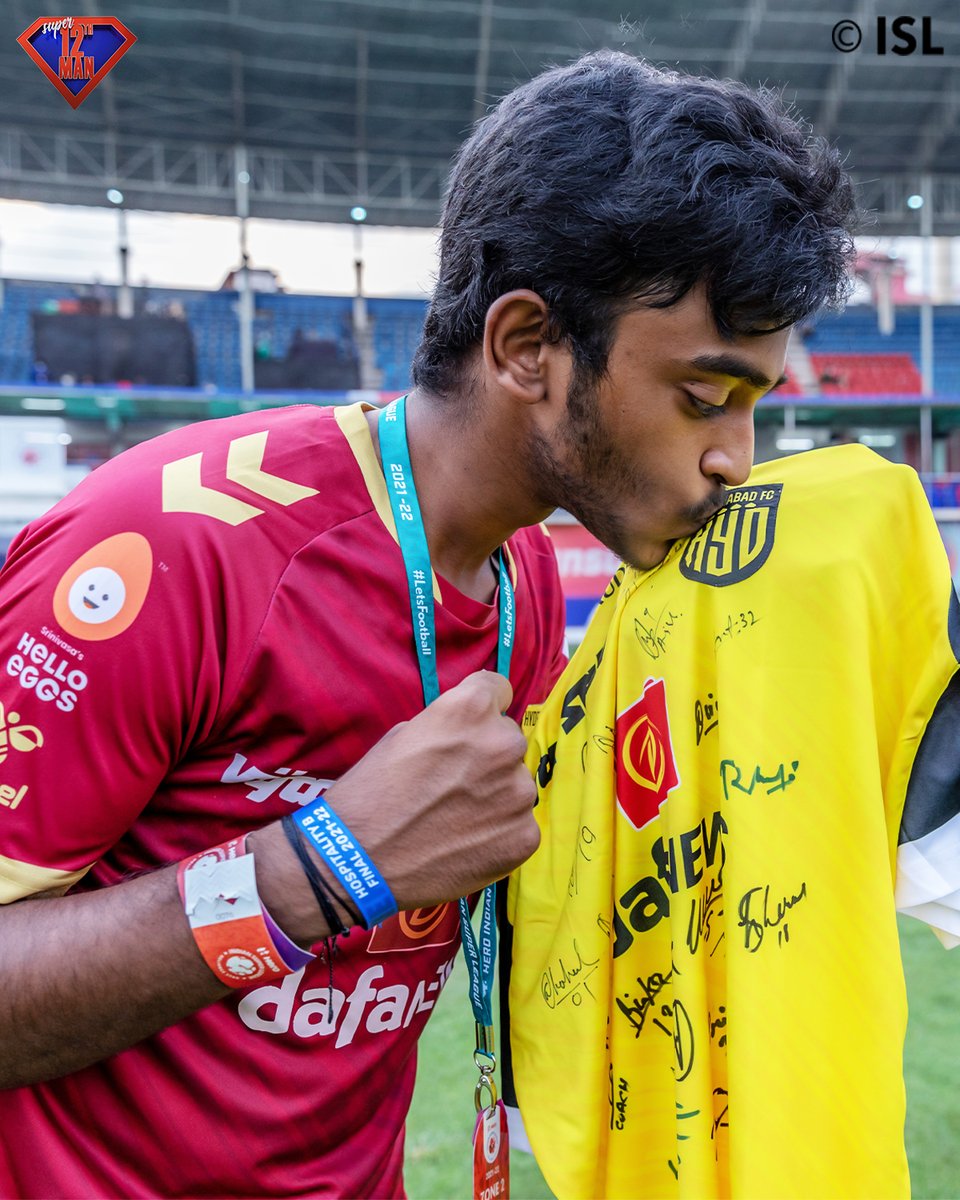 IndSuperLeague's tweet photo. .@HydFCOfficial's #Super12thMan Pranav Kohli will cherish these moments for his life! 😍
#HeroISL #LetsFootball #HeroISLFinal #FinalForTheFans #HyderabadFC https://t.co/06QwsItjWu