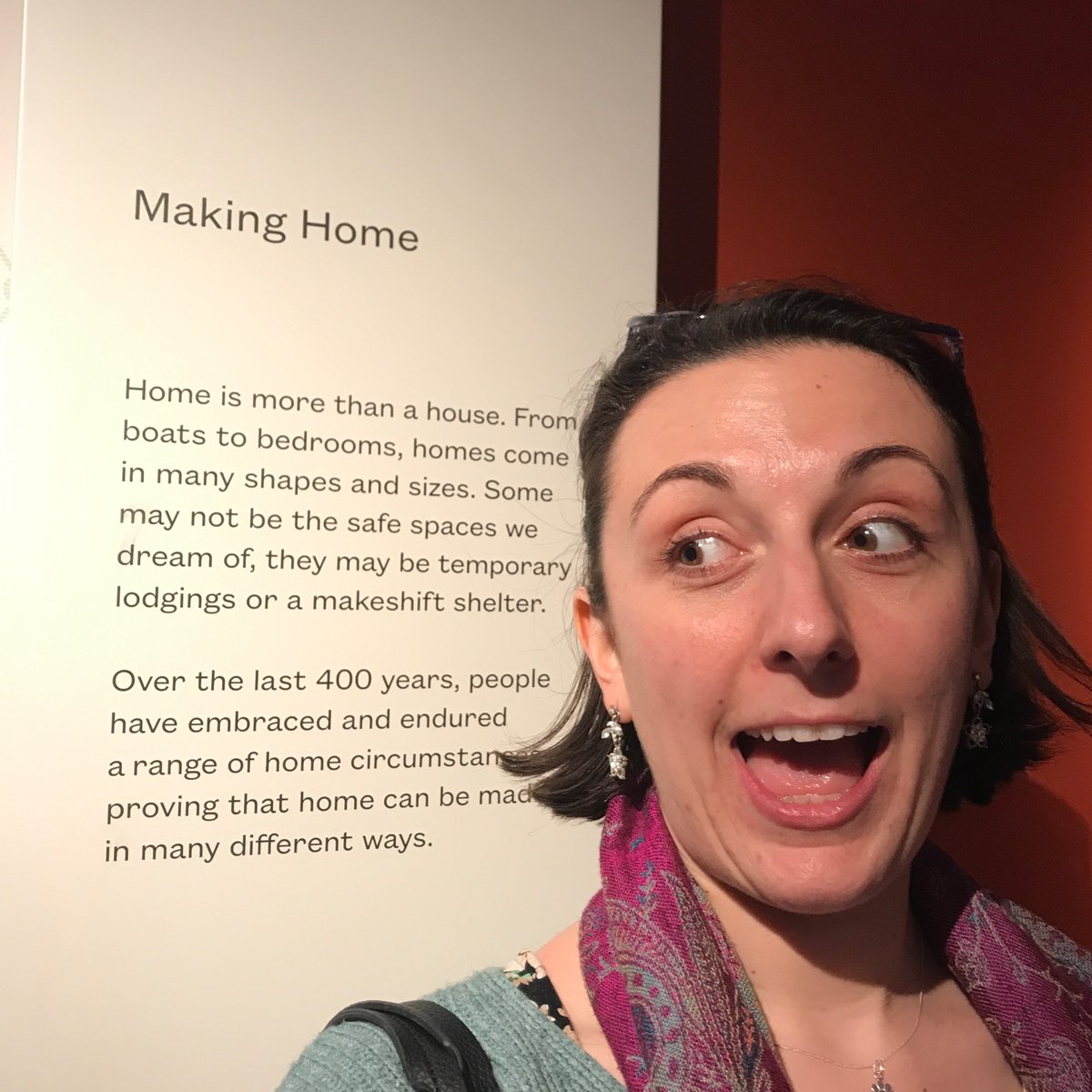 Can you *believe* it’s only A WEEK before THE OTHER opens <a href="/draytonarmsSW5/">Drayton Arms Theatre</a>?? <a href="/florence_evie/">Evie Florence</a> can’t wait to make a house a home, can you?🤗 Find your way #home here: thedraytonarmstheatre.co.uk/the-other — part of the profit will go to <a href="/Shelter/">Shelter</a> 🏠❤️