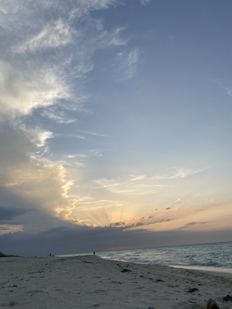 sbncduyurutr's tweet photo. los atardeceres >>>> https://t.co/EdWjqFFXHT