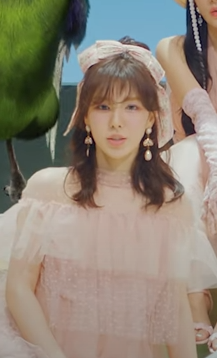 Me_eMLila's tweet photo. i am so bitter that we dont even get a single close up shot of this Wendy in the MV........... 🥲 
seungwan please update ur ig with selca of this im sure u have it..
#RedVelvetComeBach #redvelvet #RedVelvet_FeelMyRhythm https://t.co/QKGOiSjcqh