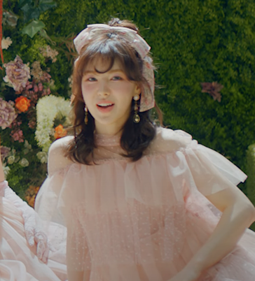 Me_eMLila's tweet photo. i am so bitter that we dont even get a single close up shot of this Wendy in the MV........... 🥲 
seungwan please update ur ig with selca of this im sure u have it..
#RedVelvetComeBach #redvelvet #RedVelvet_FeelMyRhythm https://t.co/QKGOiSjcqh