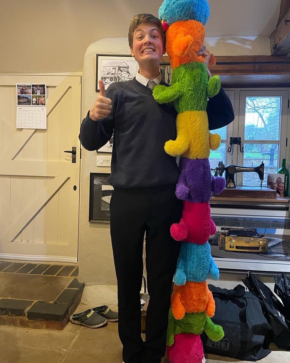 makingmecharity's tweet photo. Could you turn your hand to creating a KIPSY? Look what some of our amazing community have created: a 190cm giant KIPSY and Karen mid way through a whopping 90 KIPSYs 🙌👊🐛 #volunteer #sewing #knitting #kipsy #makingme https://t.co/gvNlBGR8N6