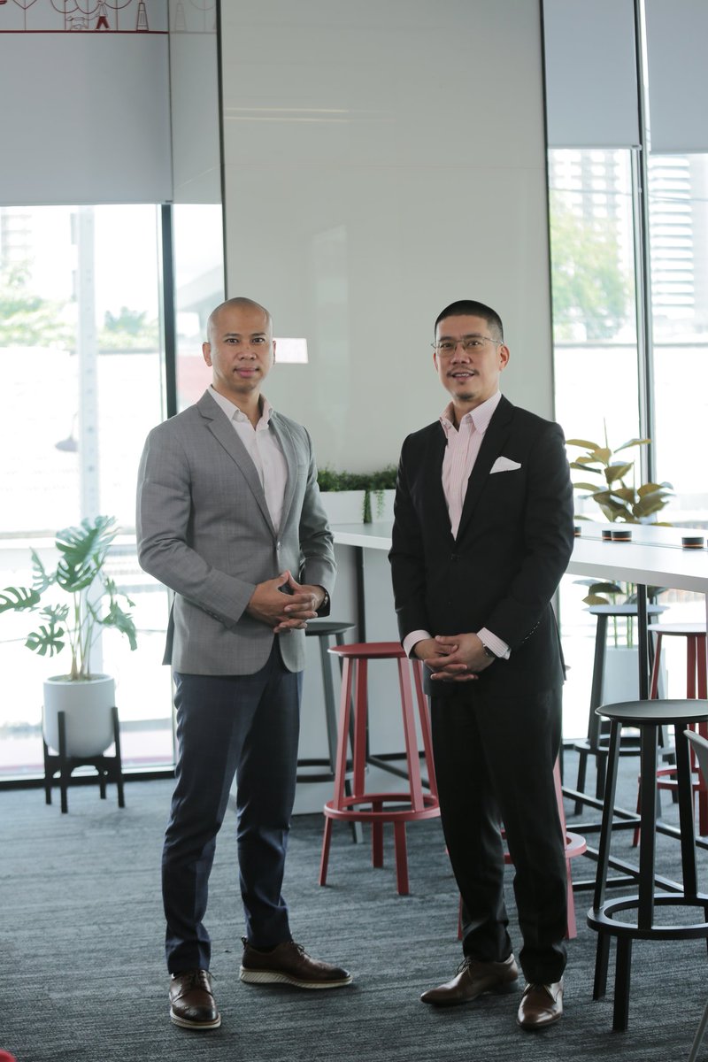 MJBank's tweet photo. The origin of #FitFirmFather.
The CEO himself. 
The Bro from Ano Mo,
@SSivapetchranat
#ThousandsOfFriendsButJustFewBandsOfBrothers
#NewNormFromNowOn
#ISB #ISB98 #SIIT #SIIT7
#Suits #suitsความสำเร็จ https://t.co/YyahWmIeyI