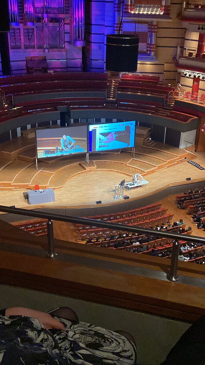 MaynardScience's tweet photo. Amazing insight into how to keep @lutthigh hall entertained by just talking about water. @gcsesciencelive https://t.co/oXfE5MYcPr