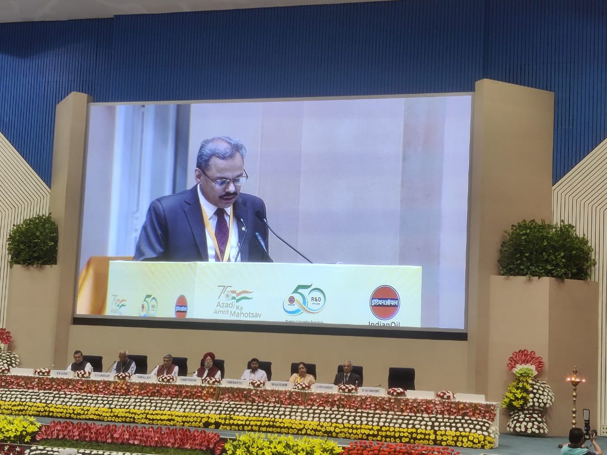 RndIndianoil's tweet photo. Dr. SSV Ramakumar (Director R&D) shared the sprawling journey of IndianOil R&D and its commitment to leading India's energy transitions and #AtmanirbharBharat in his welcome speech for the IndianOil R&D Golden Jubilee Grand Finale.
#50yearsofInnovativeExcellence #IndianOilRnD https://t.co/sGD7wZmhCi