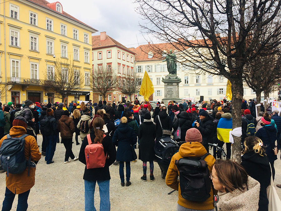 von_unten's tweet photo. Heute gibt es um 17:00 ausnahmsweise eine LIVE-Sendung, mit Karl Kumpfmüller. Wir sprechen über Neutralitätspolitik und was sie zum Frieden in der Ukraine beitragen kann. 

Hier gehts zum Sendungstipp:
https://t.co/O17bm08eDM

Foto: Magdalena Anikar https://t.co/Vj6heZgAmh