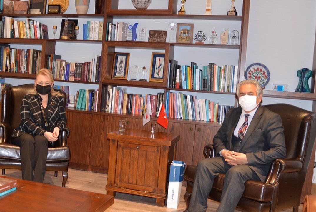 Derneğimizin Kurucusu ve Yönetim Kurulu Başkanı Sayın Demet Sabancı Çetindoğan nkara seyahati sırasında UNESCO Türkiye Millî Komisyonu Başkanı Prof. Dr. Öcal Oğuz’u ziyaret etti ve Derneğimizin projeleri hakkında bilgilendirme yaptı. @TCUNESCO <a href="/ONEDernegi/">ONE Derneği</a>
