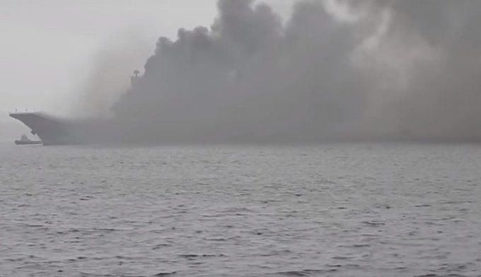 4ukraine834614's tweet photo. Update: The ship floats! But it can be seen from space like an erupted volcano. It is making such a thick smoke cloud from it’s horrible engine and poor quality fuel that it’s essentially a cartoon-like smoke cover.
#AdmiralKuznetsov #RussianHightech #ModernArmy https://t.co/703YcpoWYZ