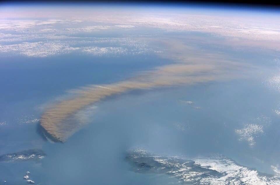 4ukraine834614's tweet photo. Update: The ship floats! But it can be seen from space like an erupted volcano. It is making such a thick smoke cloud from it’s horrible engine and poor quality fuel that it’s essentially a cartoon-like smoke cover.
#AdmiralKuznetsov #RussianHightech #ModernArmy https://t.co/703YcpoWYZ