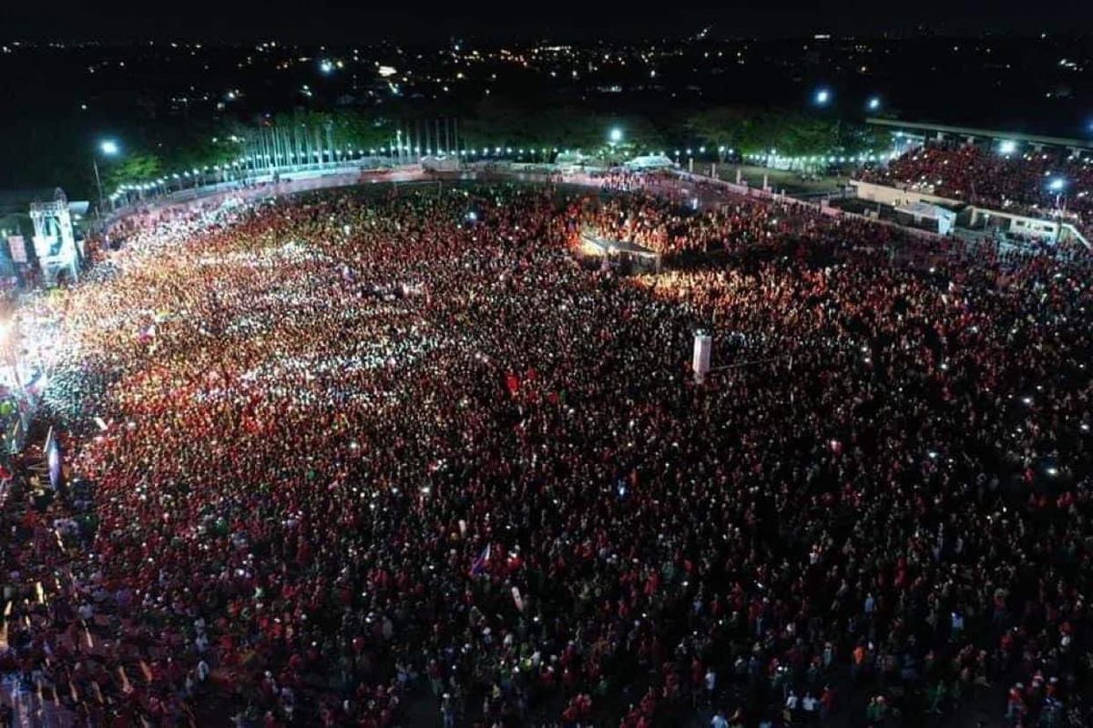 ImPartOfYouth's tweet photo. Cavite is not Pink ❤️💚

Drone shots 📸✨

#800KPLUSONE 
#CaviteForBBMSARA https://t.co/SRK7OkGIfm