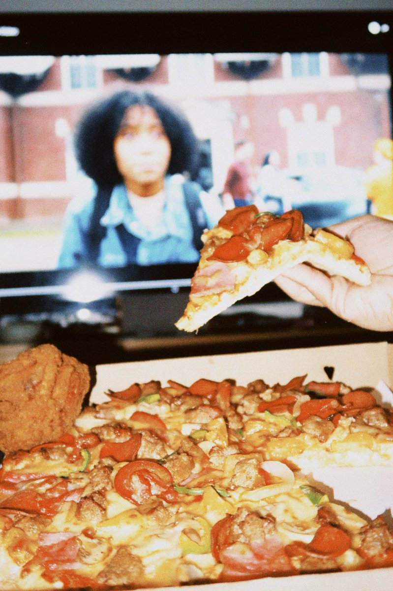 cooltureph_'s tweet photo. #HelloPauPau, movie night solved! 🙌 

Thank you sa pa-pizza and lasagna! We’re watching movies with our tummies filled tonight 😋 Cravings DEFINITELY satisfied ✨ @foodpandaPH https://t.co/ORytE0Oo7u