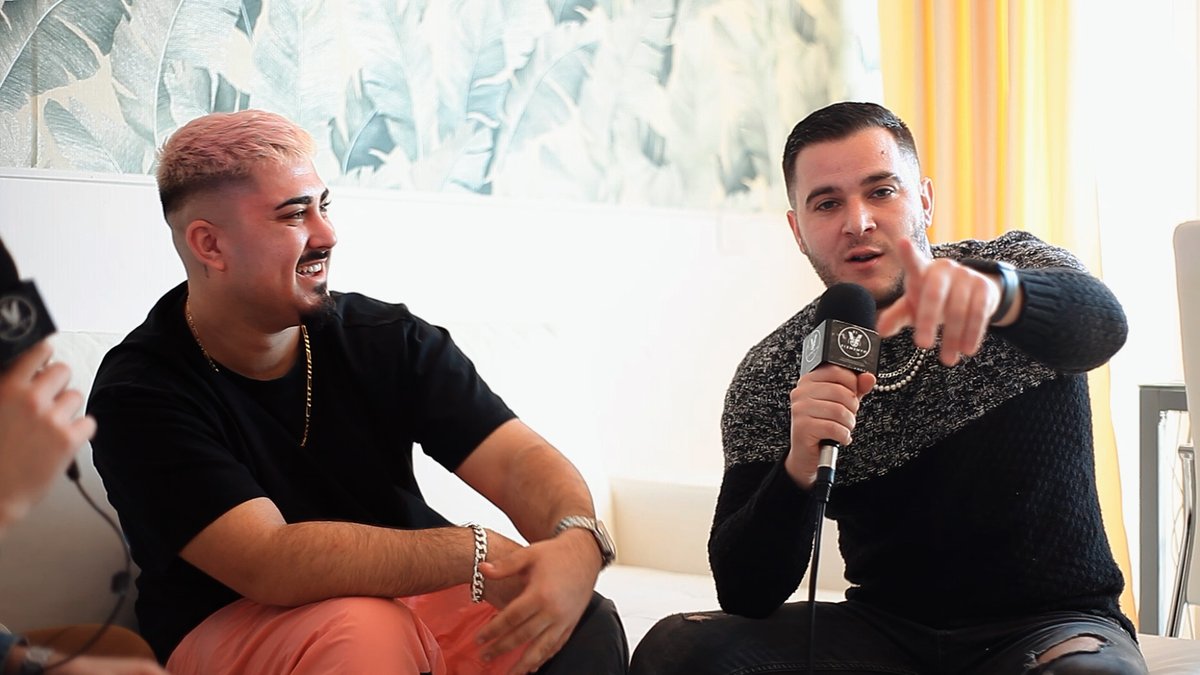 ElVElemento's tweet photo. A las 16:00h tiramos por Youtube una charla de nobleza
📲 Entrevista ENJOY CANOA & DJ PLM #ArmeCaso
¿Qué mensaje le estará mandando Canoa a la cámara? https://t.co/wHPGWCvzTv