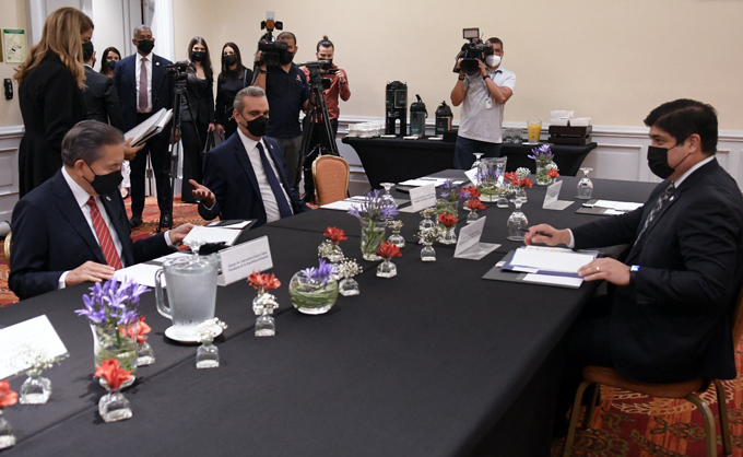 ListinDiario's tweet photo. #LaRepúblicaLD | Presidentes pactan acciones
Dale clic https://t.co/UcvTwM8IZK
#Presidentes #Acciones #pactan #ListínDiario https://t.co/0IwnGF8NZK