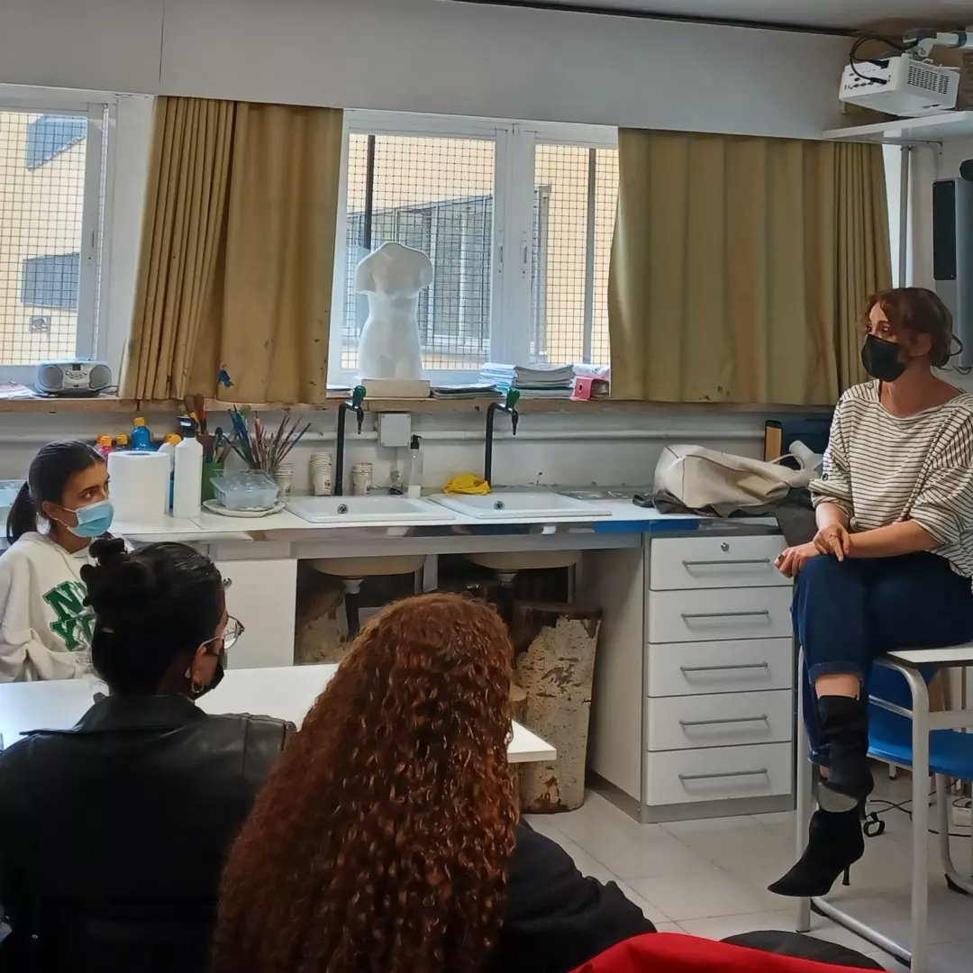 MontserratFUHEM's tweet photo. 📌Hace unos días realizamos las III Jornadas de Orientación profesional de #2Bachillerato.🎓Visitamos #AULA2022  y el #Caf1 . 🧐 Al centro vinieron también de universitarios y universitarias🙋🏻‍♀️🙋🏻‍♂️ de diferentes especialidades y profesionales de distintos sectores.👨‍🚒👮‍♀👷 https://t.co/q9UKVM9Ep5