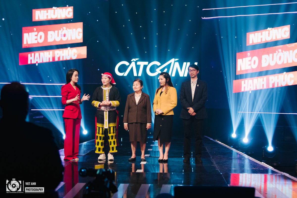 Aus4E's tweet photo. “For me, happiness is when I can fulfill my dreams, contribute to the common voice of my community &amp; inspire other women to change their mindsets &amp; improve their capacity,” Ly Ta May, an @Aus4E beneficiary from Sapa, Lao Cai shared on the popular VTV1 Take-off show last Saturday. https://t.co/S9icGUTgyC