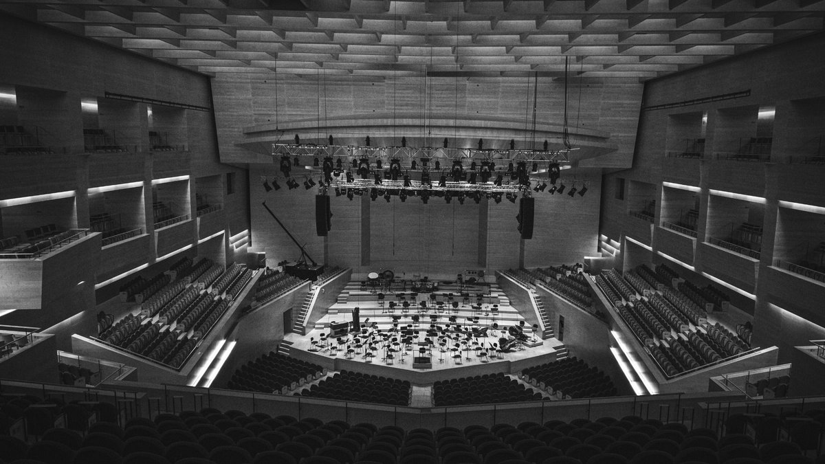 auditoribcn's tweet photo. Estem d’aniversari! Tal dia com avui, però del 1999, s’inaugurava L’Auditori de Barcelona, aleshores seu de L’@OrquestraOBC i de la @BandaBarcelona i, des del 2007, també del @museumusicabcn. https://t.co/SZ5mQ9w9GV