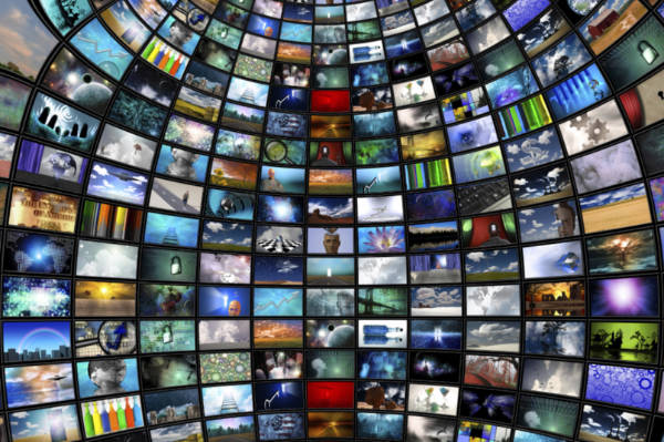 Comunicacio21's tweet photo. 'La guineu en el galliner', article de Francesc-Josep Deó, director @aulamedia, sobre el projecte d'Atresmedia per promoure l’alfabetització mediàtica i informacional entre infants i joves https://t.co/GFZXsuavQL https://t.co/xYuJ5ZGjnN