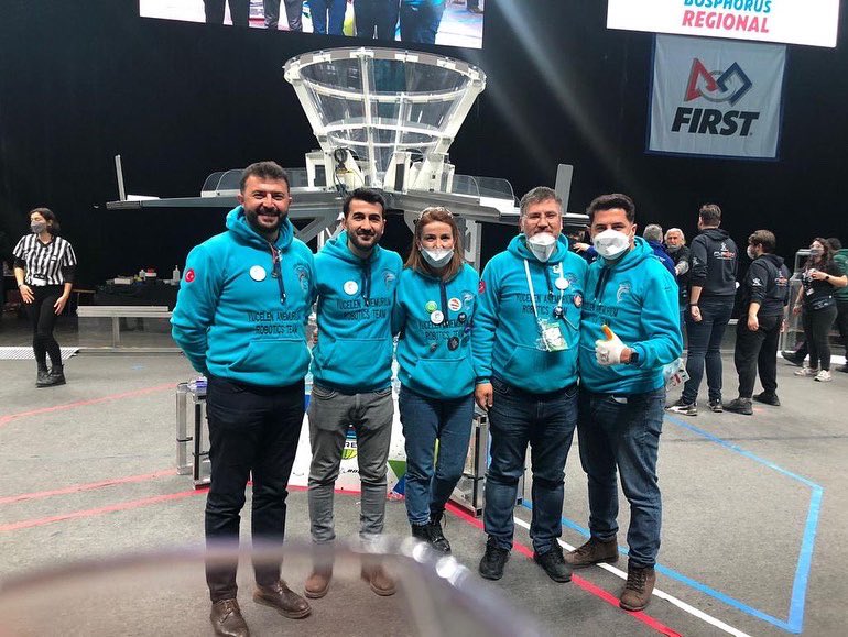 Mersin ilimizi ve Anamur’u 2022 FRC BOSPHORUS REGIONAL‘da ilk defa katılım sağlayarak temsil eden tek takım YUCELEN ANEMURIUM ROBOTICS TEAM, İstanbul’da düzenlenen yarışmayı çeyrek finalist olarak tamamlamıştır. Mentör ve öğrencilerimizi tebrik ederiz.