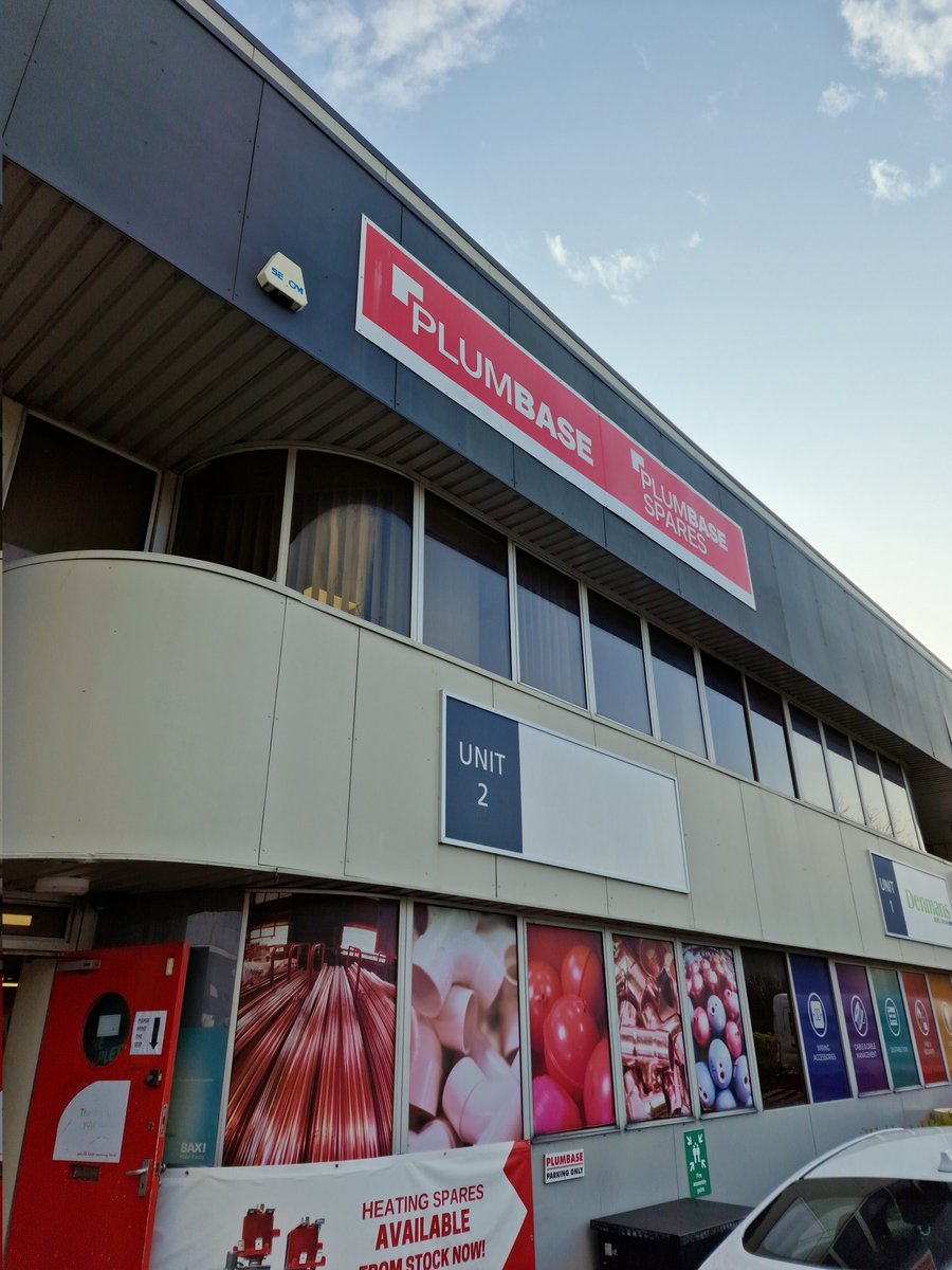 Salamander_Sean's tweet photo. I am at @plumbase #Cheltenham until 10:30. Giving away Greggs sausage and bacon 🥓 rolls whilst talking about @salamanderpumps #MainsBooster #Solutions https://t.co/6b7ECqEXxI