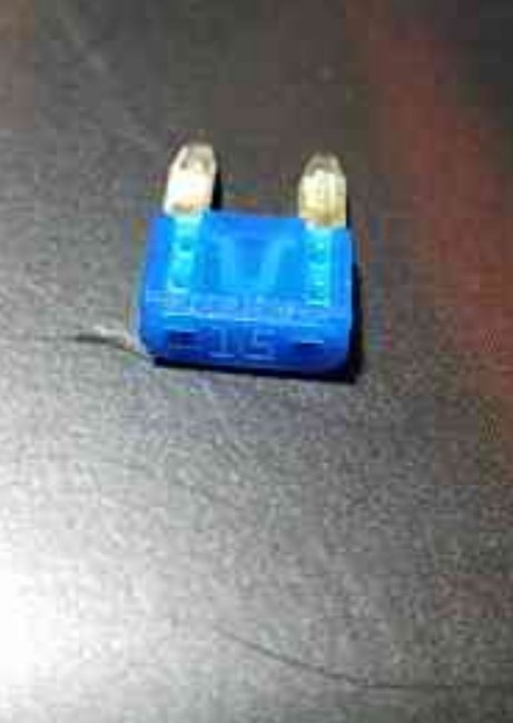 minimz80c's tweet photo. ブレーキターンの練習をするため、

ヒューズを抜いてabs解除をしました。

ブレーキペダルを強く踏むとリアタイヤがしっかりロックするようになりました。

アクセルターンは練習して左右出来るようになったので、
ブレーキターンを習得し、

ブレーキターン＋アクセルターンの合わせ技を目標とします https://t.co/anM0RIqtlx