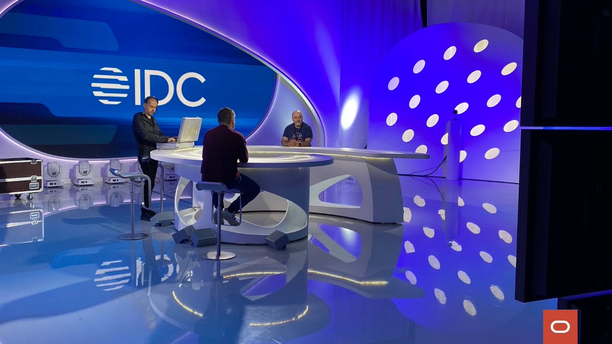 Oracle France tweet media