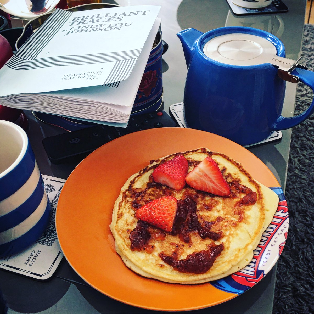 •when you #rehearse with @pennygkritzapi , you get pancakes 😋•

•1 week til #openingnight !•

“Brilliant Traces” <a href="/WhiteBearTheatr/">White Bear Theatre</a> , March 29th-April 9th 

=> #booktickets shorturl.at/nqrwF <=

 @MichaelFeldsher 

#actor #londonactor #theatre #londontheatre