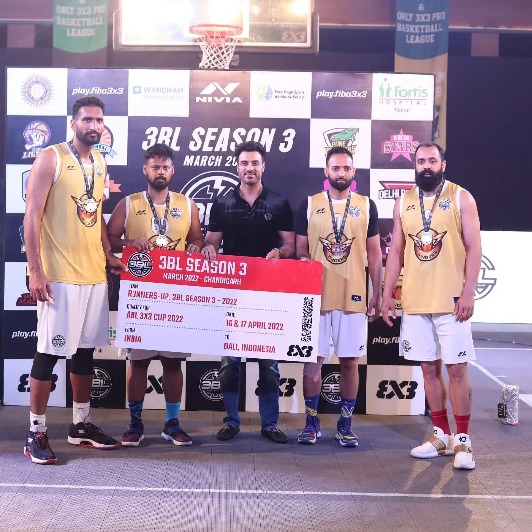 PrernaSharmaBa1's tweet photo. The curtain draws over an enthralling Season3️⃣ of @3X3BL with  #GurugramMasters deservedly crowned the Champions of the Men's League! 🏀

#Thankyou all for the love &amp; support throughout the event! 🙏🏼

#Champions #3x3 #3x3BL #Indianbasketball #GrindSeason #MeVsMe #3BLSeason3 #3BL https://t.co/KgLRLeUiLf