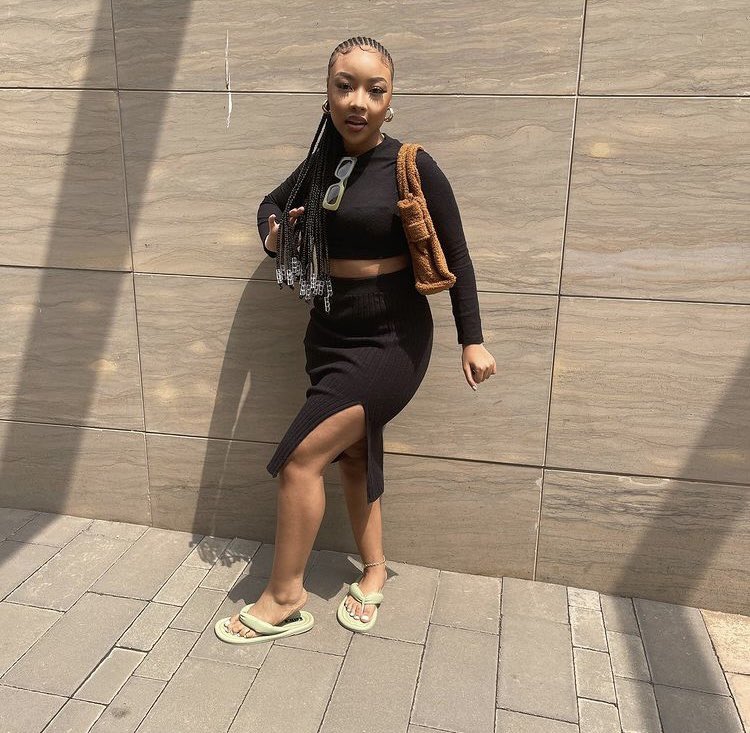 NelzMabontle's tweet photo. A Tuesday that feels like a Monday.☺️

Please go like my pinned tweet❤️😘

#CR17BankStatements #etvScandal #NaleBossModel Bongani | #OperationFiela kwesta | bolt | kempton park | home affairs https://t.co/r2ehYGpCUO