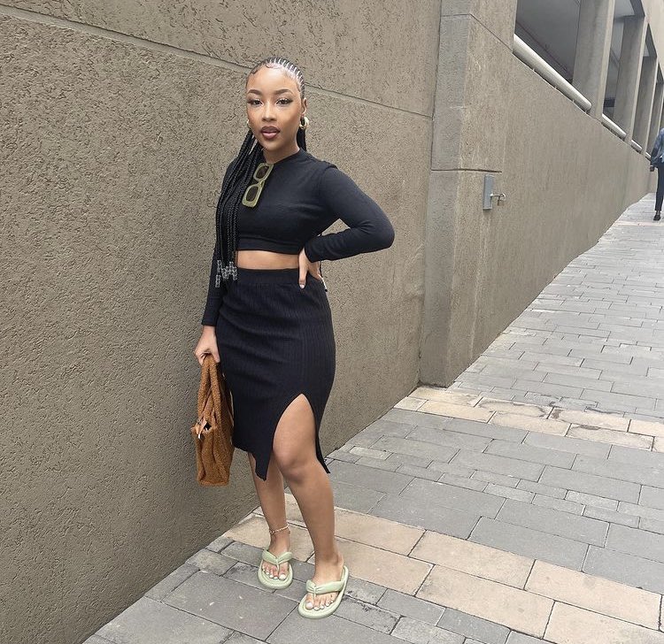 NelzMabontle's tweet photo. A Tuesday that feels like a Monday.☺️

Please go like my pinned tweet❤️😘

#CR17BankStatements #etvScandal #NaleBossModel Bongani | #OperationFiela kwesta | bolt | kempton park | home affairs https://t.co/r2ehYGpCUO