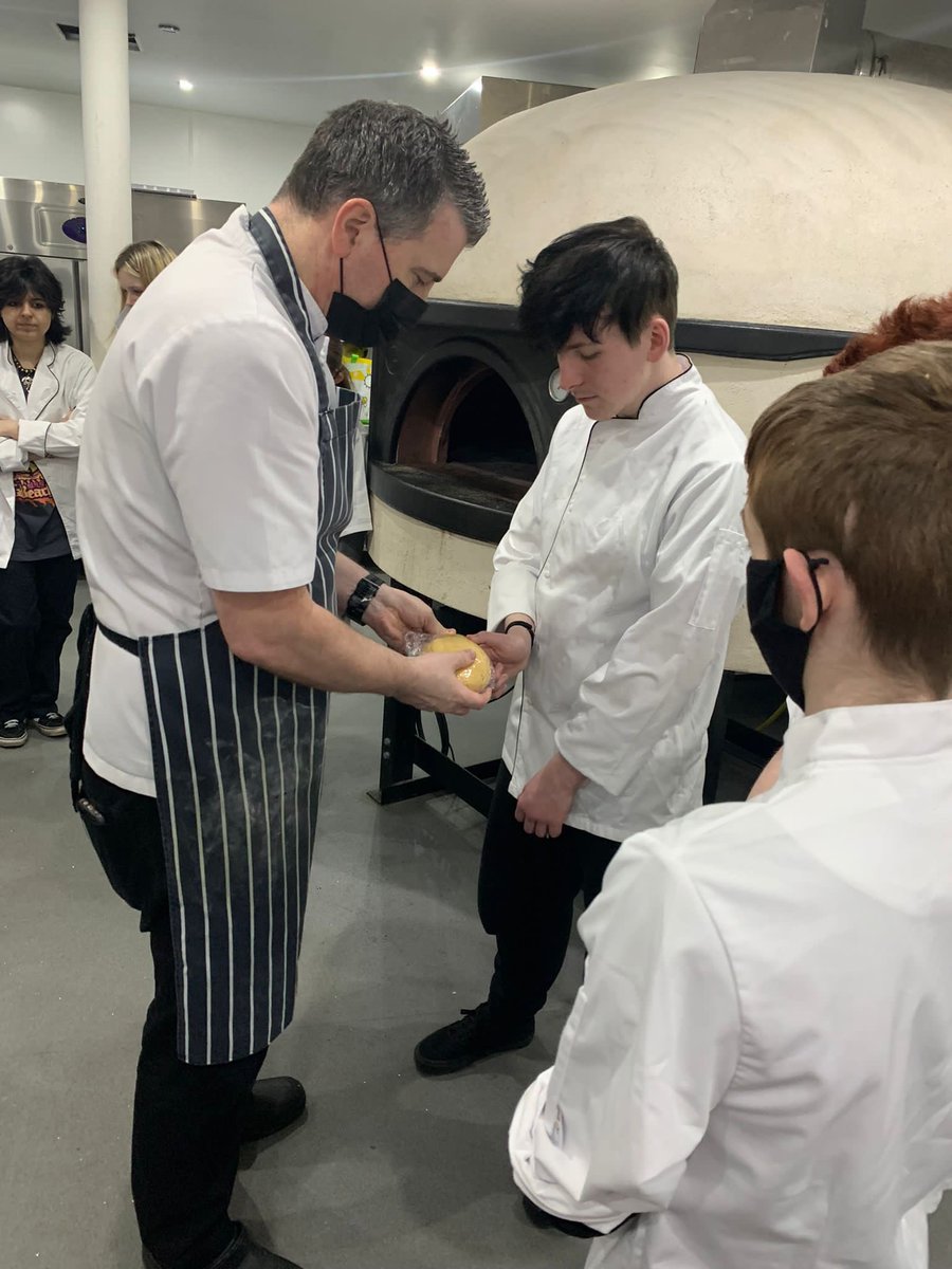 Hub_Internation's tweet photo. Our @TBF_Glasgow Future of Hospitality trainees rose to the challenge yesterday and cooked up homemade pasta 🍝 This was followed by a delicious dessert of chocolate brownies 🍫 well done everyone and thanks Chef Garry for sharing your wisdom 👨🍳 #traineechef https://t.co/xzop8Qpi74