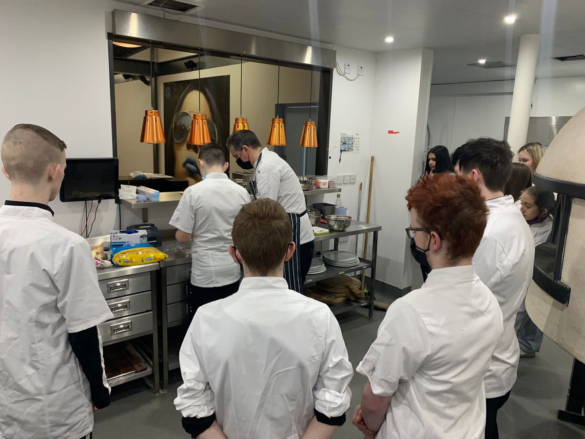 Hub_Internation's tweet photo. Our @TBF_Glasgow Future of Hospitality trainees rose to the challenge yesterday and cooked up homemade pasta 🍝 This was followed by a delicious dessert of chocolate brownies 🍫 well done everyone and thanks Chef Garry for sharing your wisdom 👨🍳 #traineechef https://t.co/xzop8Qpi74