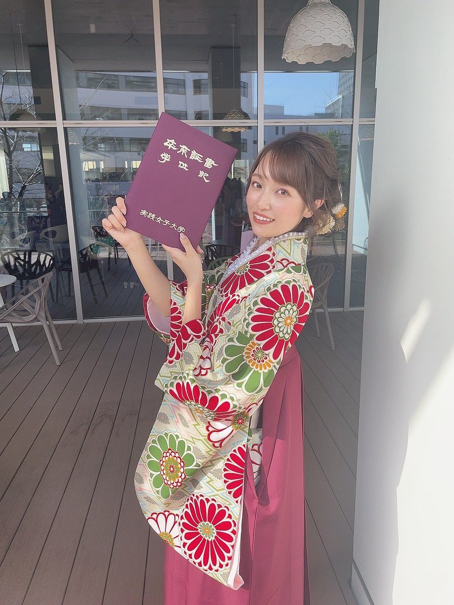 mjc2020_04's tweet photo. 大学卒業しました🌸！ https://t.co/TItuAiiqde