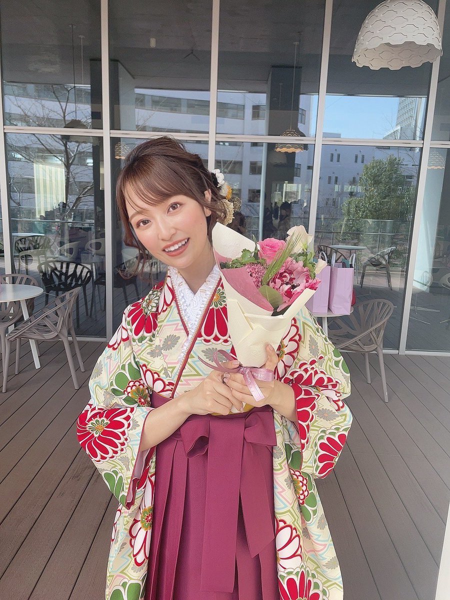 mjc2020_04's tweet photo. 大学卒業しました🌸！ https://t.co/TItuAiiqde