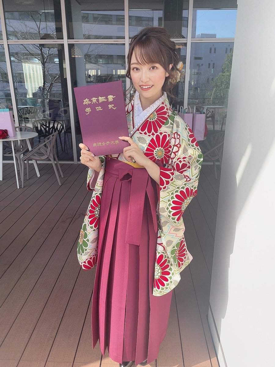mjc2020_04's tweet photo. 大学卒業しました🌸！ https://t.co/TItuAiiqde